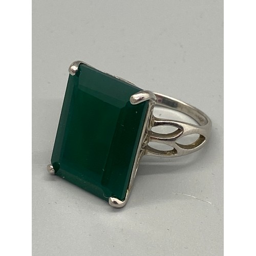 147 - silver & jade dress ring jade 2cm