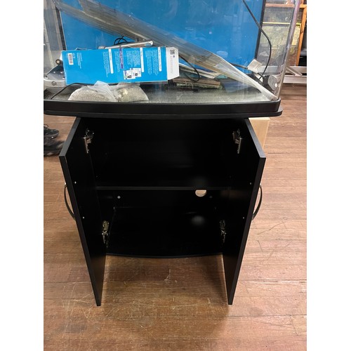 268 - Large fish tank/cabinet with accessories.
121cm h x 78cm w x 39cm d