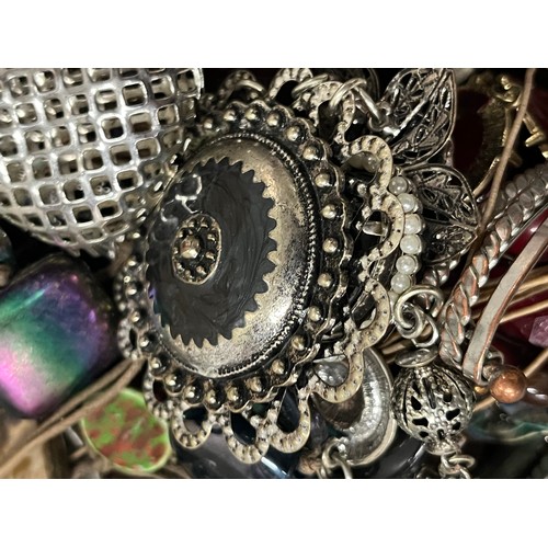 255 - Large selection of costume jewellery weights 5.8kg