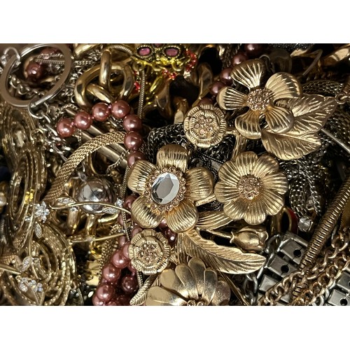 256 - Large selection of costume jewellery weights 6.3kg