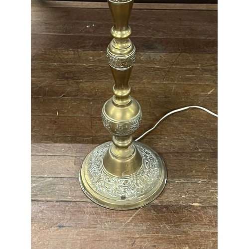 122 - Vintage brass floor lamp.