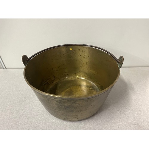 129 - Antique brass jelly pan with handle 4.8kg