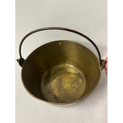 129 - Antique brass jelly pan with handle 4.8kg