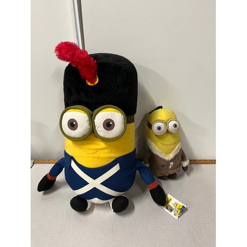 404 - Pair of Minions to include large Scottish soldier/piper.