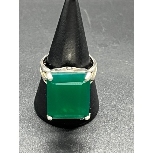 147 - silver & jade dress ring jade 2cm