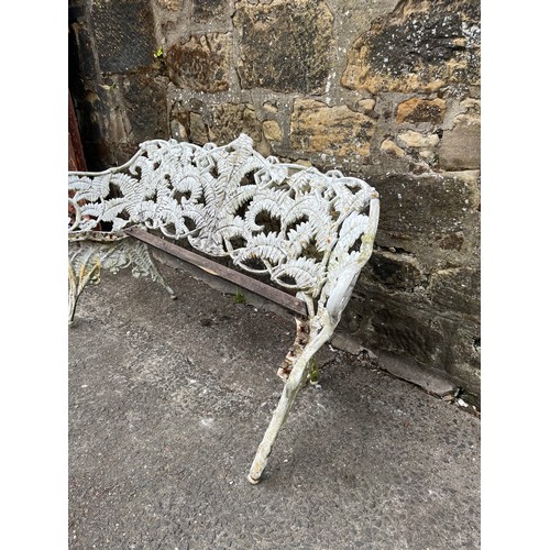 122 - Antique coalbrookdale style fern & blackberry cast iron garden bench , needs wooden slats , bolts co... 