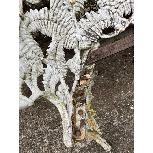 122 - Antique coalbrookdale style fern & blackberry cast iron garden bench , needs wooden slats , bolts co... 