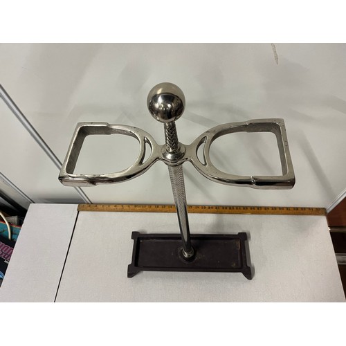 22 - Unusual metal stick/umbrella stand in the form of shooting stick/stirrups. 28 inches tall