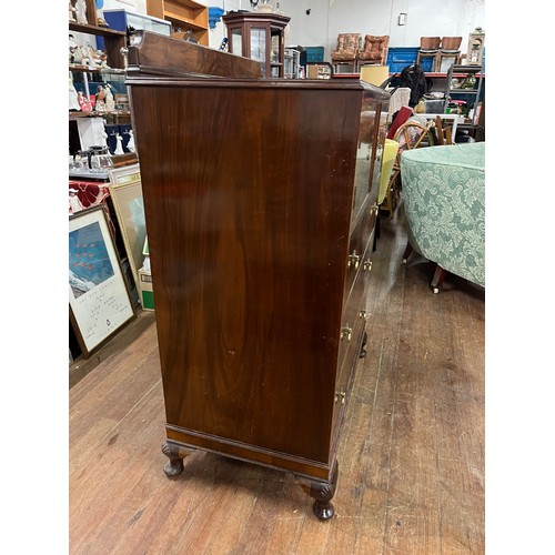 139 - Vintage walnut veneer tallboy/chest of drawers.
35