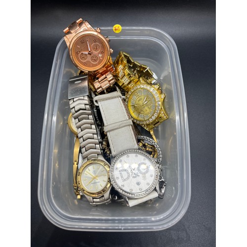 171 - Selection of wrist watches to include Rangers etc.