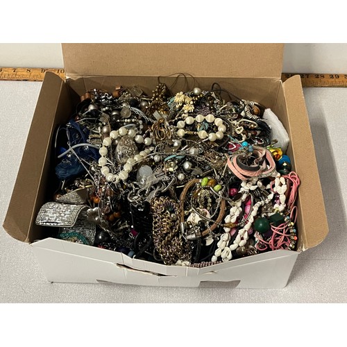 142 - Large selection of costume jewellery 7.2kg