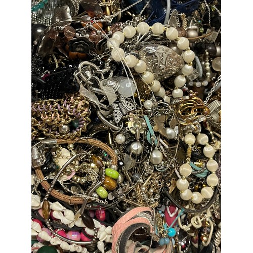 142 - Large selection of costume jewellery 7.2kg