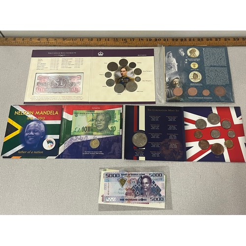 71 - Selection of mixed currency to include The Queen's diamond jubilee & Nelson Mandela South African Ra... 