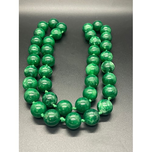 124 - Green Jade hand knotted beaded necklace 
232g 15