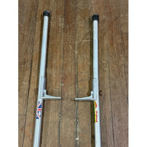 501 - set of metal stilts