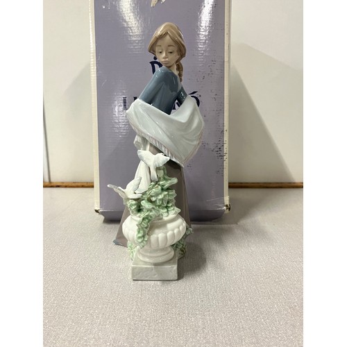 25 - Lladro figurine 'In the garden' with original box retired #5416.