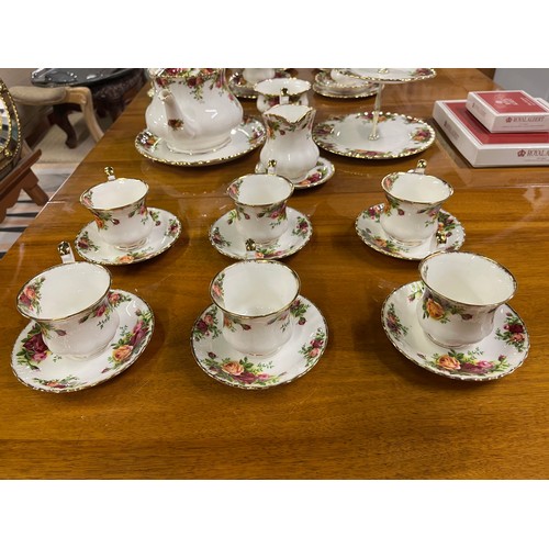 22 - 36 piece Royal Albert Old Country Roses tea & coffee set including tea pot & table mats etc.