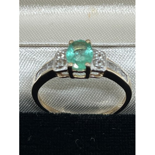 15 - 10 carat gold & emerald ladies ring