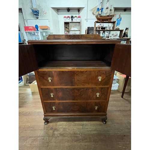 139 - Vintage walnut veneer tallboy/chest of drawers.
35