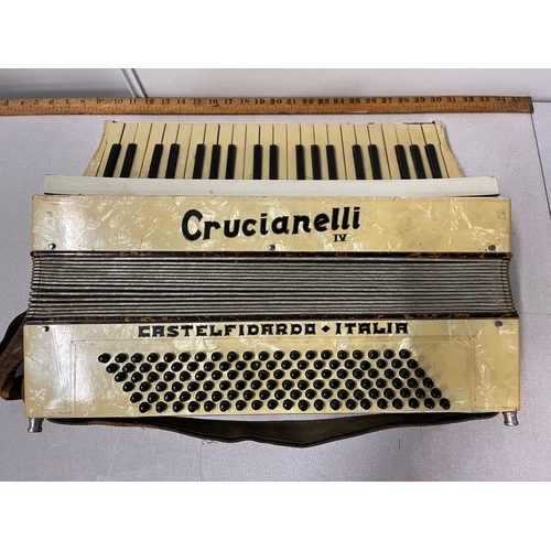 195 - Crucianelli IV castellfidardo Italia 120 bass accordion.