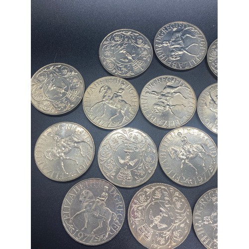 131 - 19 x 1977 silver jubilee commemorative crown coins.