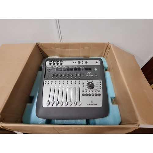 184 - Digidesign 002 console Audio & midi recording mixer