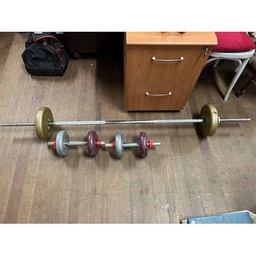 378 - Barbell/weight set.