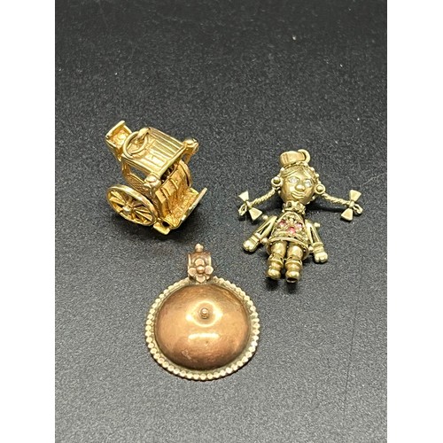 50D - 3 x 9 ct gold pendants - rag doll and carriage etc 10.1g