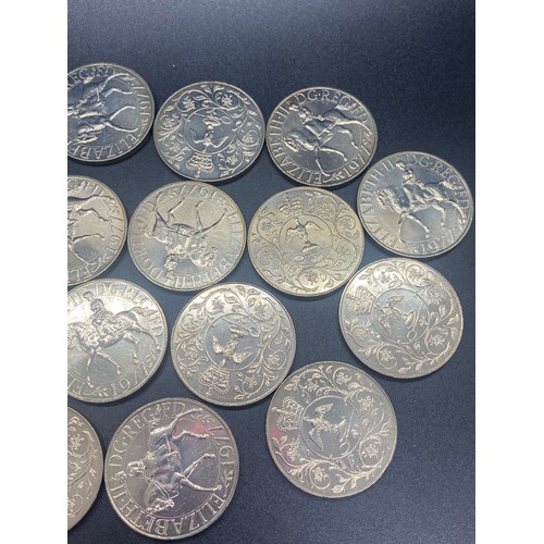 131 - 19 x 1977 silver jubilee commemorative crown coins.