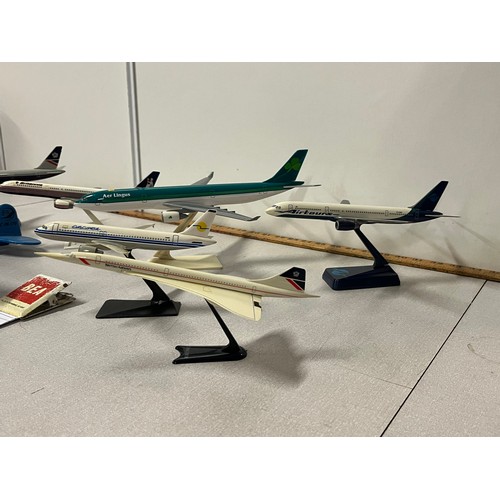 194 - collection of 6 airlines scale model planes & gliding cub j3 with battery & bea clip