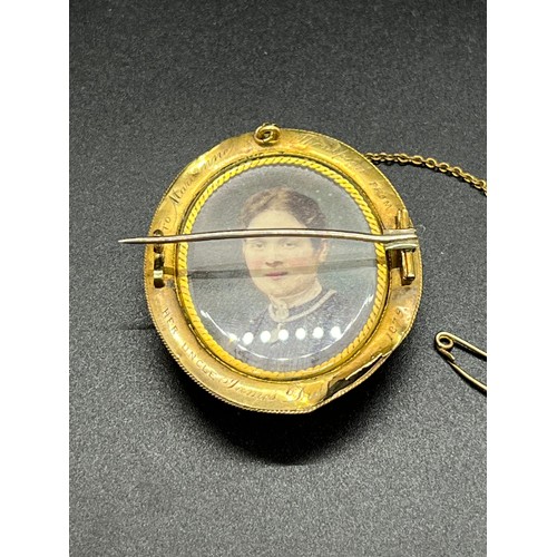 200D - Victorian 15ct gold mourning brooch. 21.3g