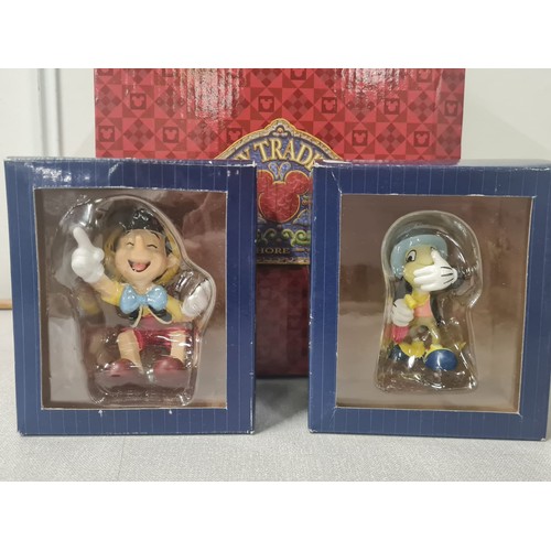 304 - Boxed Walt Disney Pinocchio ornament (damage to thumb -see pic) along with 2 boxed figures - Pinocch... 