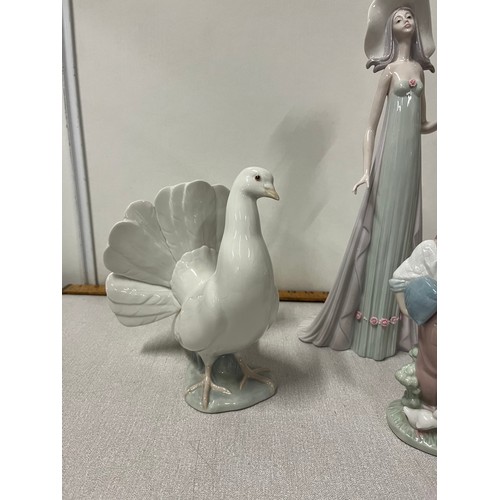 396 - 4 Lladro figurines to include Paloma Grande dove, Saturday's child etc.