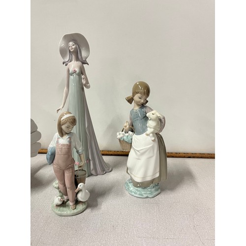 396 - 4 Lladro figurines to include Paloma Grande dove, Saturday's child etc.