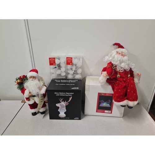 402 - Selection of Christmas items.