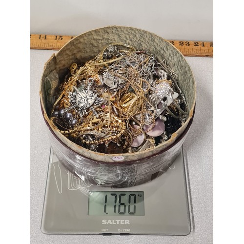 250 - Tub of costume jewellery
1.7KG