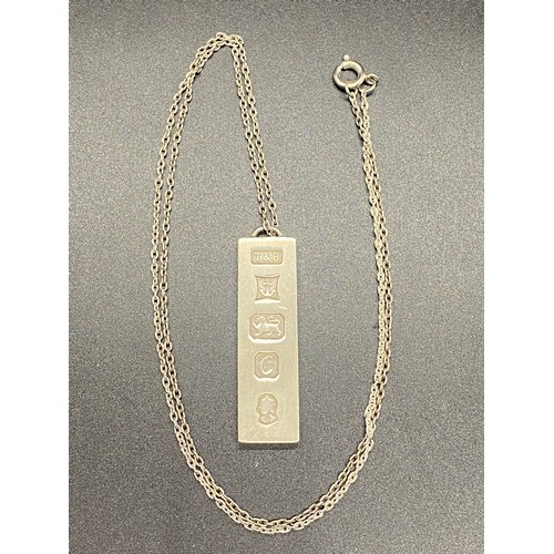 22 - Silver ingot and chain.
18.44g