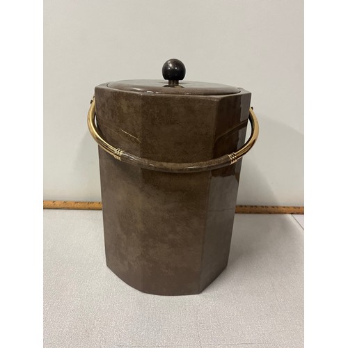 111 - Vintage Shelton-ware New York ice bucket.
11