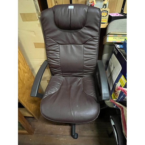 412 - Swivel office chair.