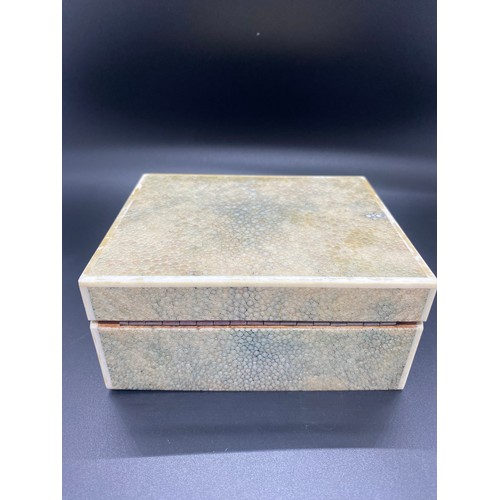 178 - Vintage Shargreen and wood trinket/cigarette box.