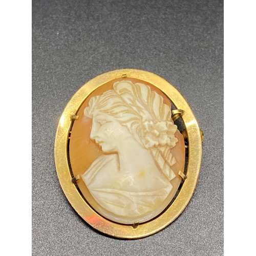 123 - Vintage rolled gold cameo brooch.