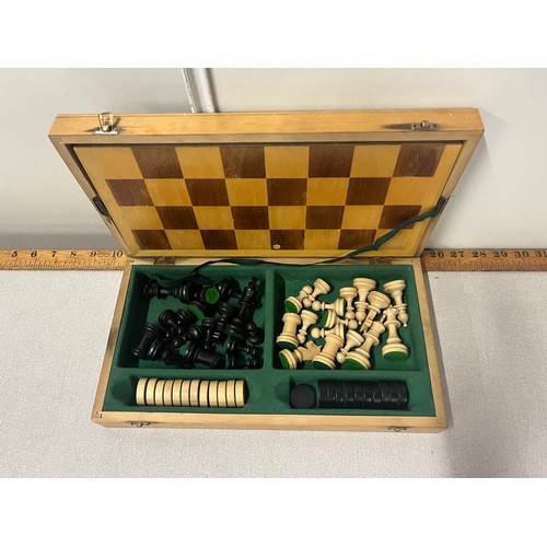 126 - Vintage wooden chess & draughts set in fitted wooden case.
Tallest piece 3