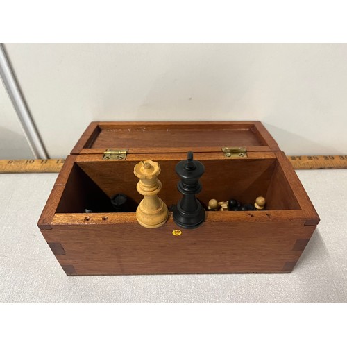 165 - Wooden carved chess set in fitted box.
Tallest piece 2.5