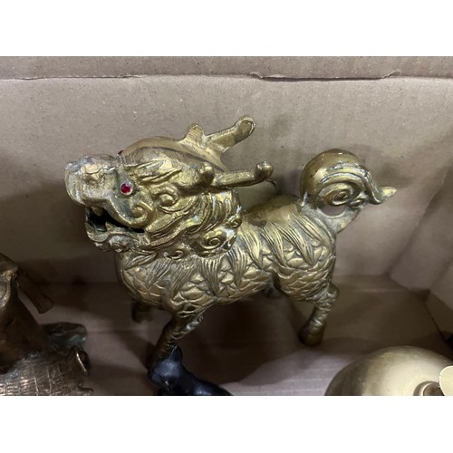 195 - box of brass wares etc to include heavy chinese dragon