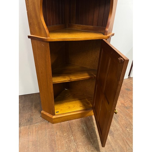 461 - Solid oak corner cabinet.