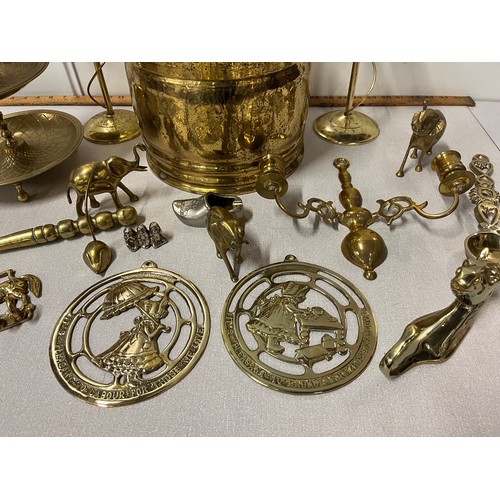 477 - Large selection of brass to include mid century 3 tiered pineapple nesting serving tray etc.