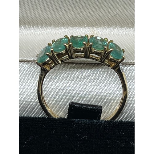 28 - 10 carat gold & emerald ladies ring