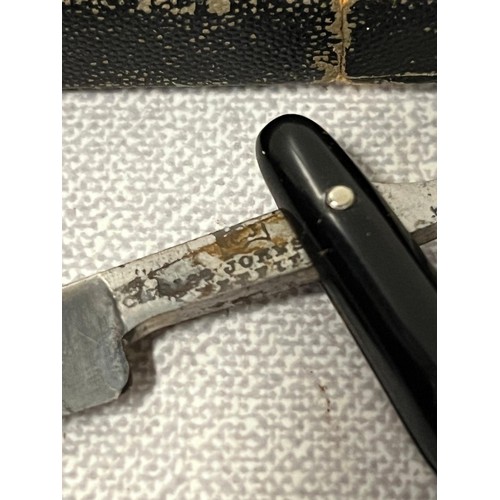 87 - Vintage opera glasses and small straight razor.