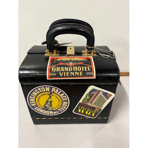 101 - Vintage Le Tanneur cabin/vanity case made in France.