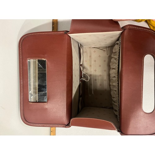 102 - Vintage Samsonite cabin/vanity case.